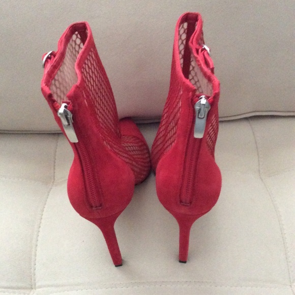 “NIB”Red Nine West Heels - Picture 3 of 5